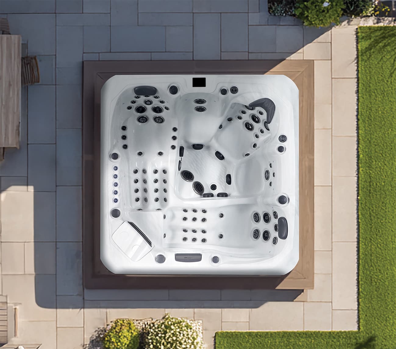 Barcelona hot tub by Platinum Spas
