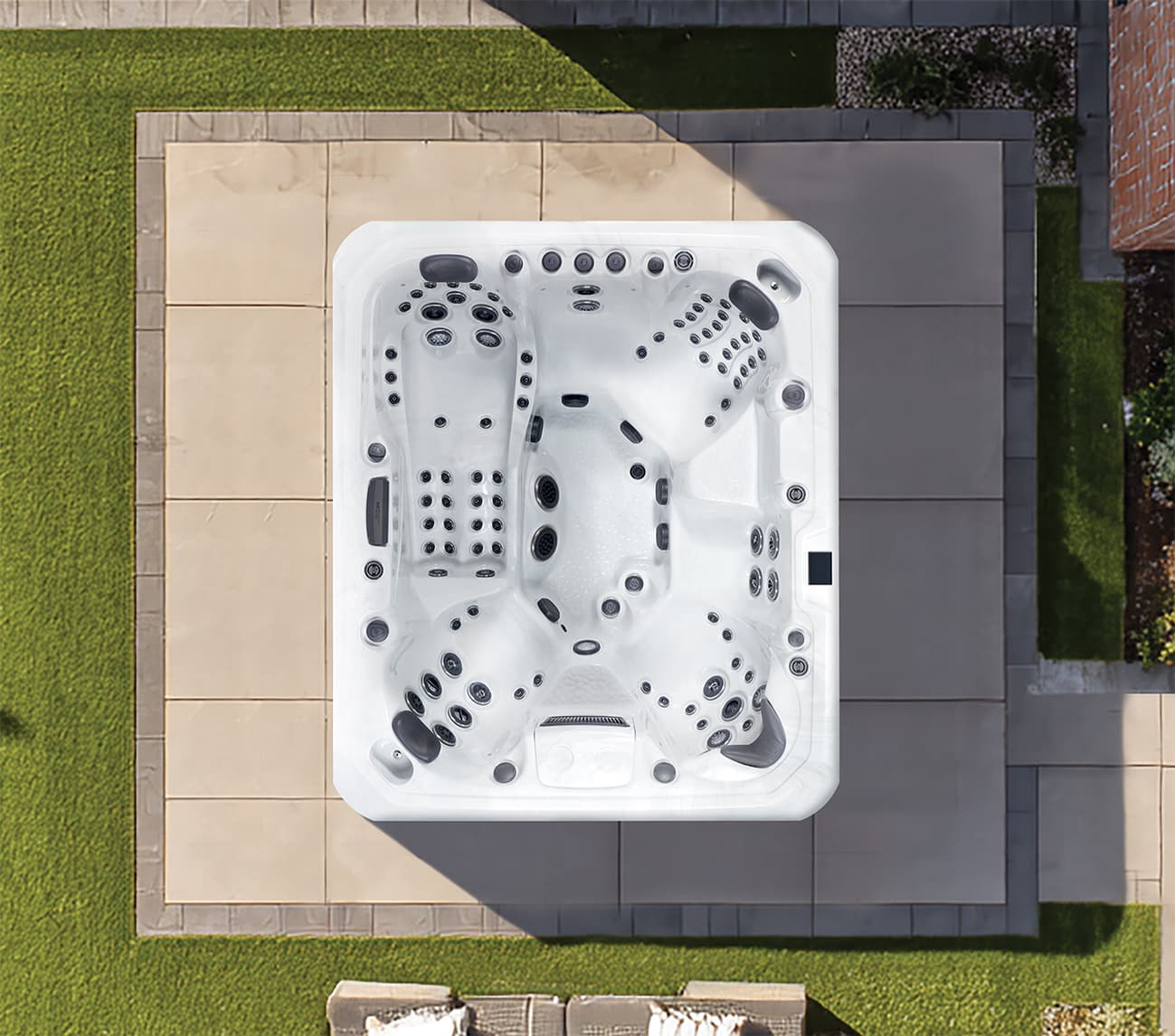 Maximus hot tub by Platinum Spas