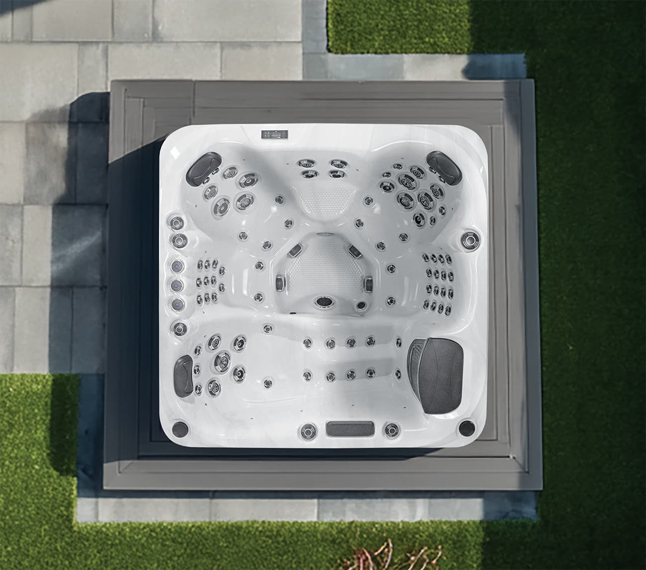 Palma hot tub by Platinum Spas