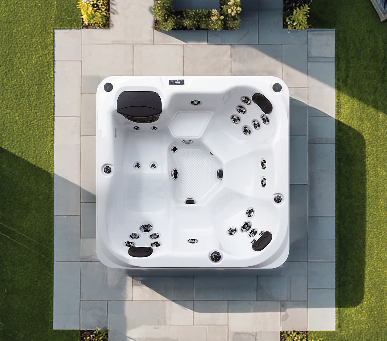Reims hot tub by Platinum Spas