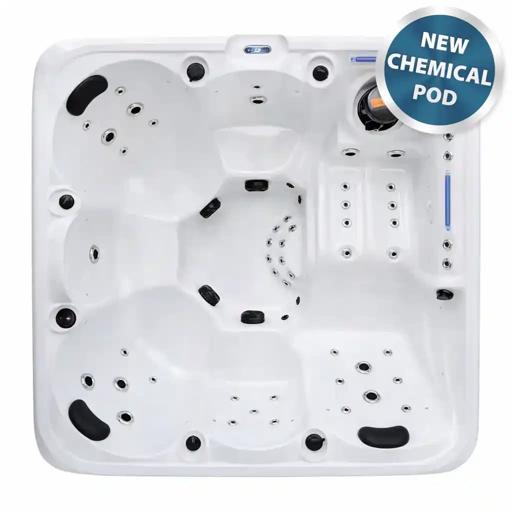 Santa Cruz VII hot tub by Blue Whale Spa