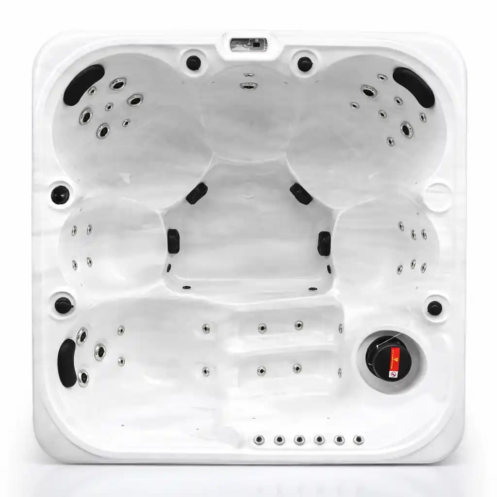 Hamilton Bay hot tub by Blue Whale Spa